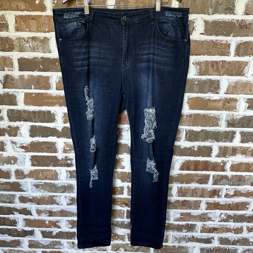 LB Lucky and Blessed Blue Jeans Women's Plus 40x30 Inch Straight Fit Distressed‎